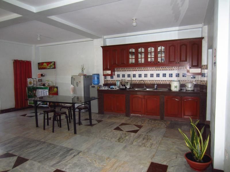 Pe'Re Aristo Guesthouse Mandaue Exteriör bild