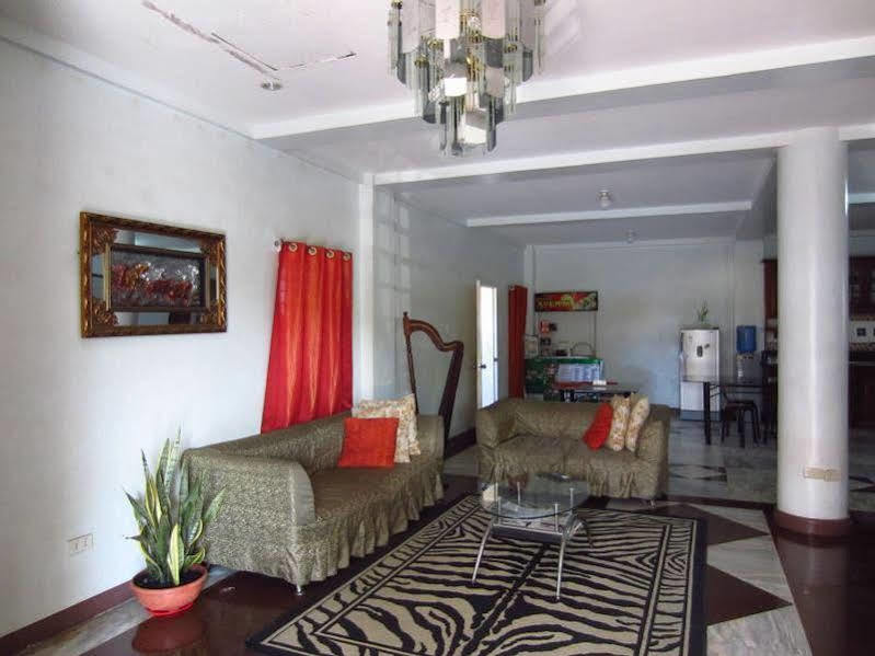 Pe'Re Aristo Guesthouse Mandaue Exteriör bild
