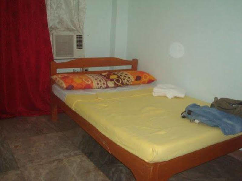 Pe'Re Aristo Guesthouse Mandaue Exteriör bild