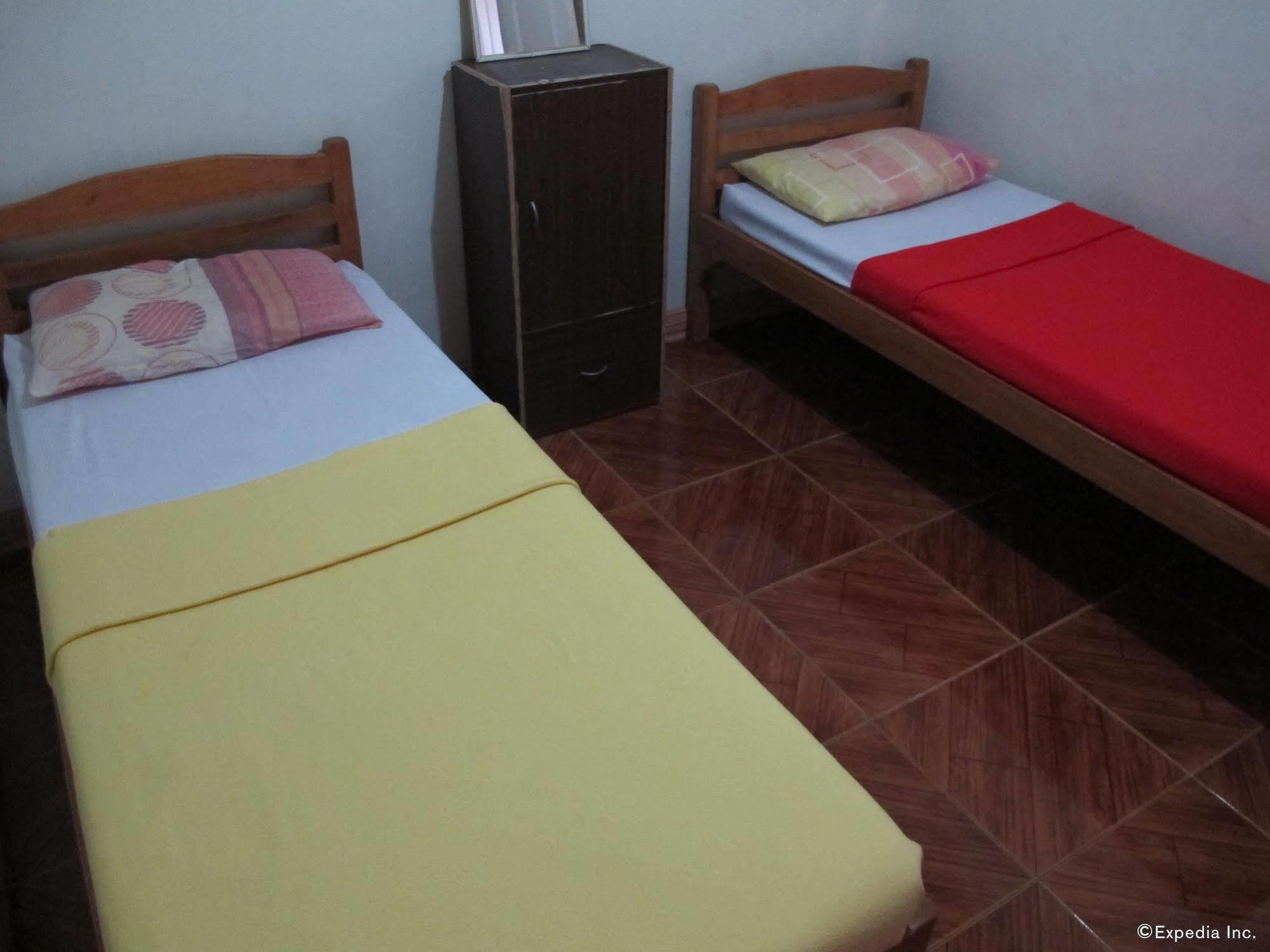 Pe'Re Aristo Guesthouse Mandaue Exteriör bild