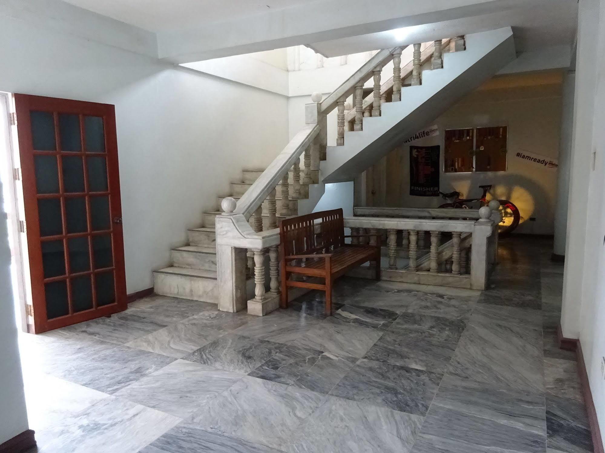 Pe'Re Aristo Guesthouse Mandaue Exteriör bild