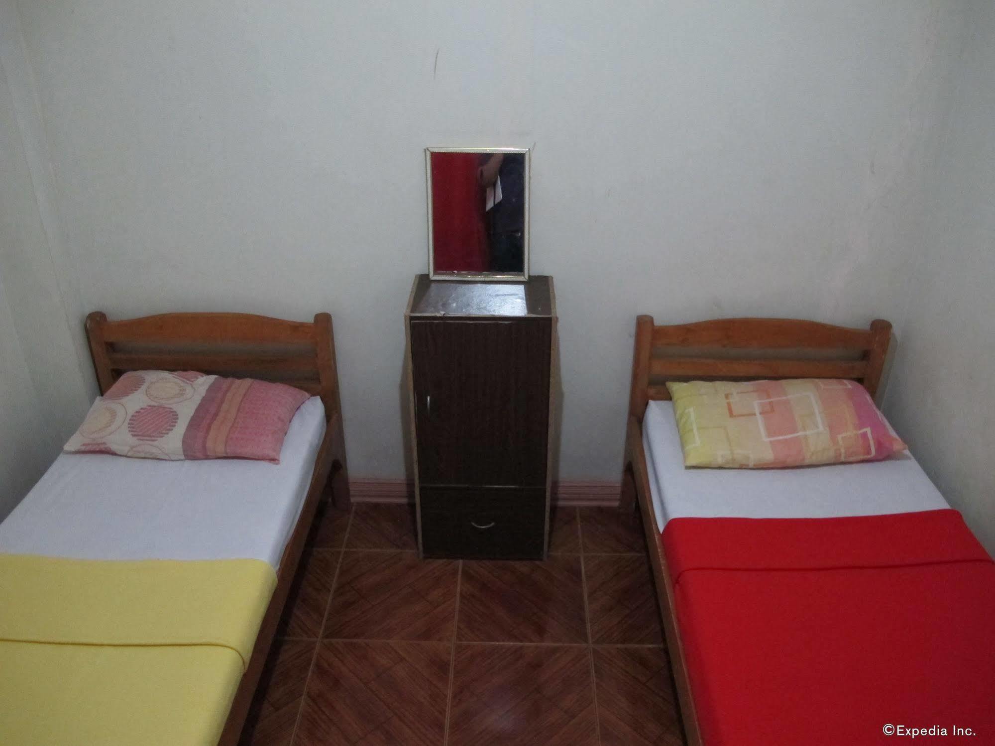 Pe'Re Aristo Guesthouse Mandaue Exteriör bild