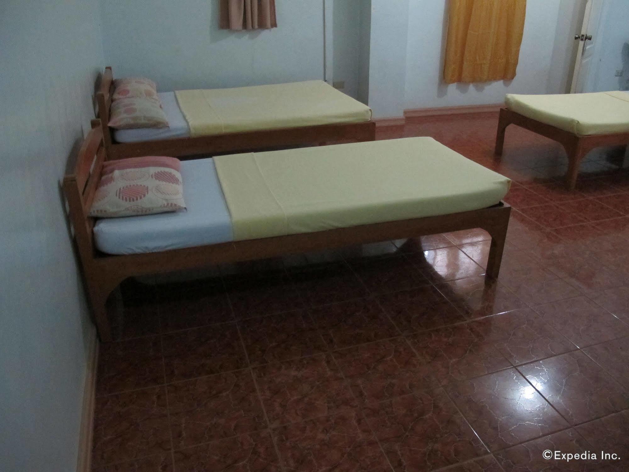 Pe'Re Aristo Guesthouse Mandaue Exteriör bild