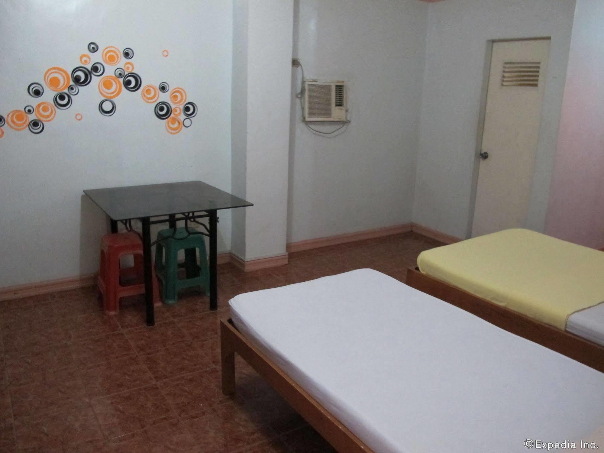 Pe'Re Aristo Guesthouse Mandaue Exteriör bild