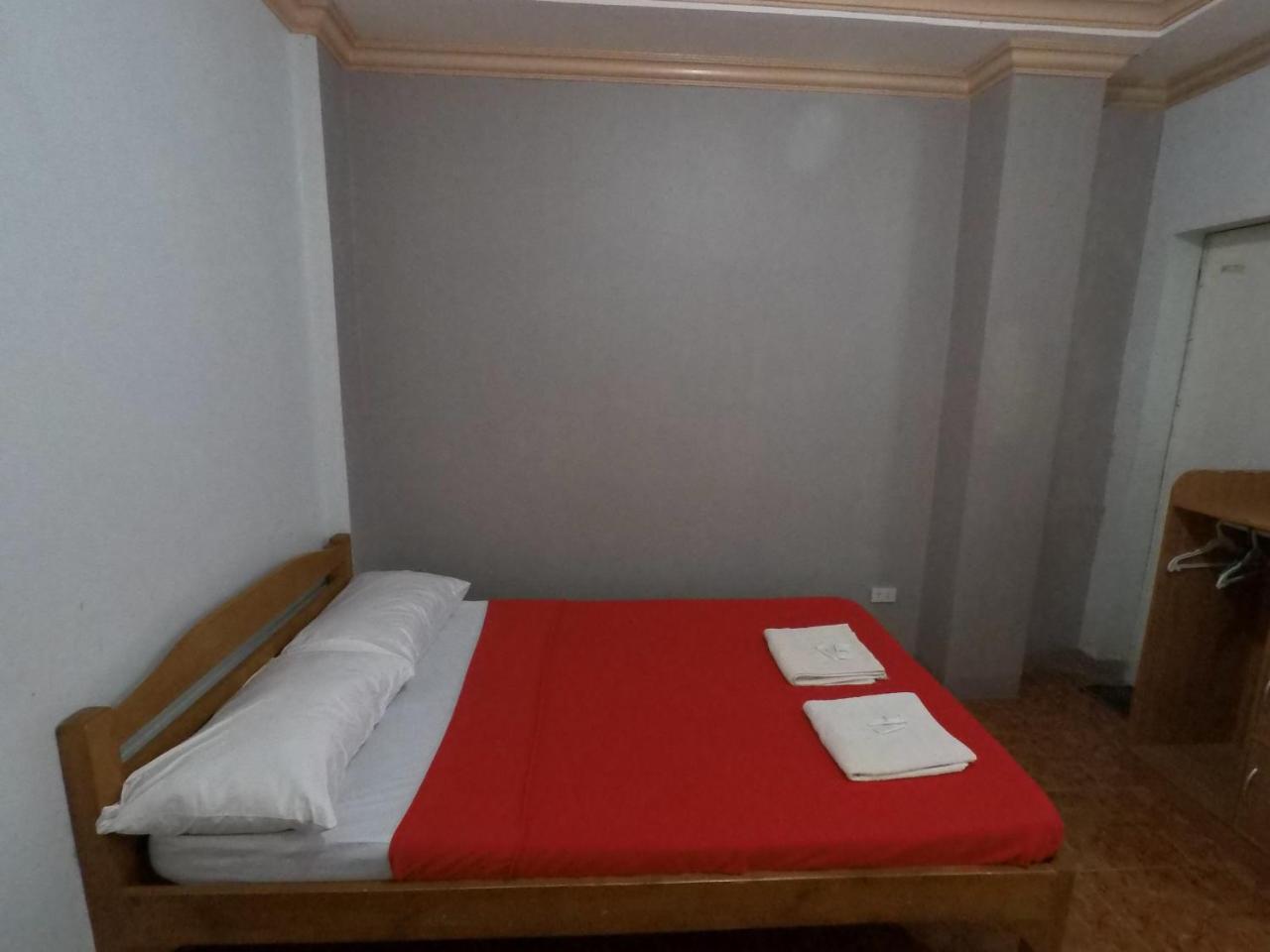 Pe'Re Aristo Guesthouse Mandaue Exteriör bild