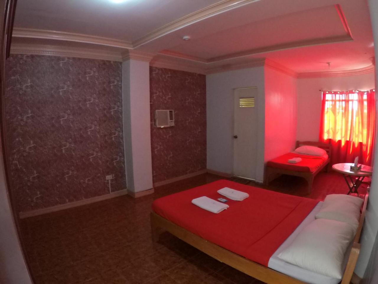 Pe'Re Aristo Guesthouse Mandaue Exteriör bild