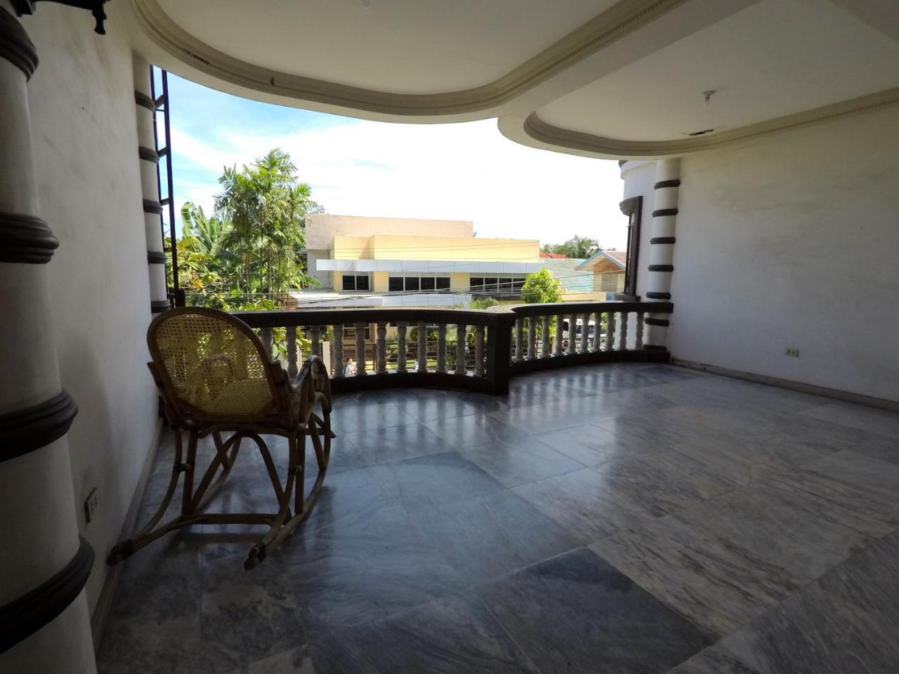 Pe'Re Aristo Guesthouse Mandaue Exteriör bild