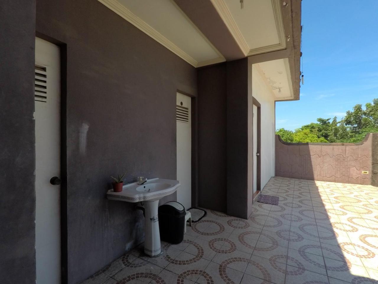 Pe'Re Aristo Guesthouse Mandaue Exteriör bild
