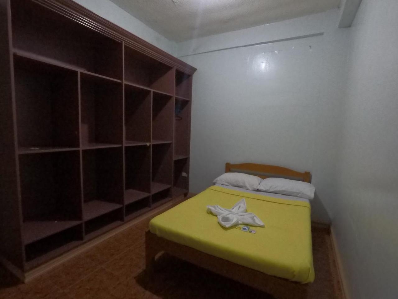 Pe'Re Aristo Guesthouse Mandaue Exteriör bild
